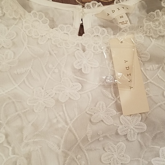 Beautiful, white sleeveless top .NWT - Picture 2 of 4